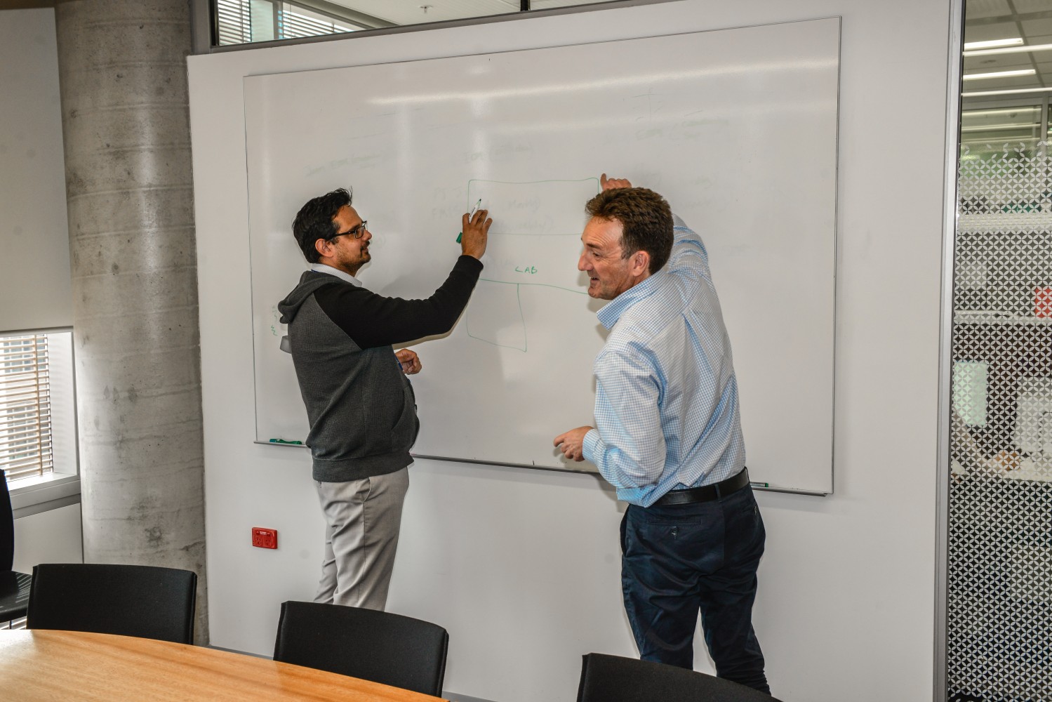 Dr Leon Caly and Dr Julian Druce conducting the pre-lab briefing.