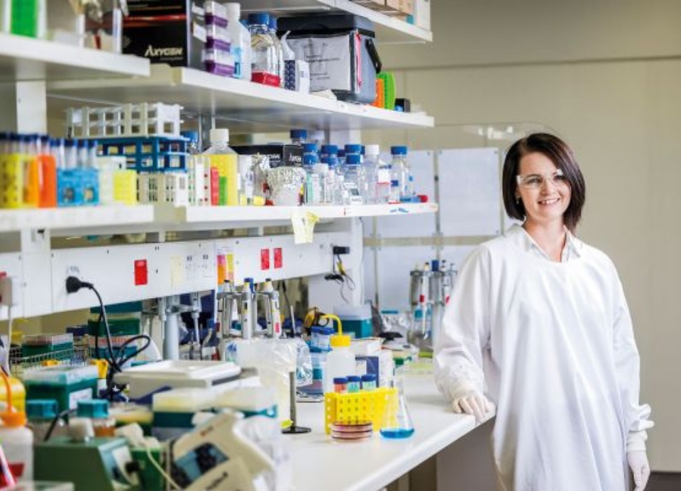 Dr Stephanie Neville in her lab at the Doherty Institute.