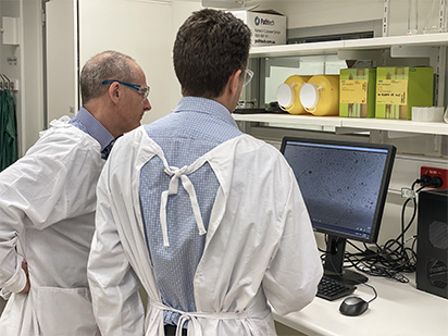 From left to right: Dr Catton and Dr Druce in the laboratory