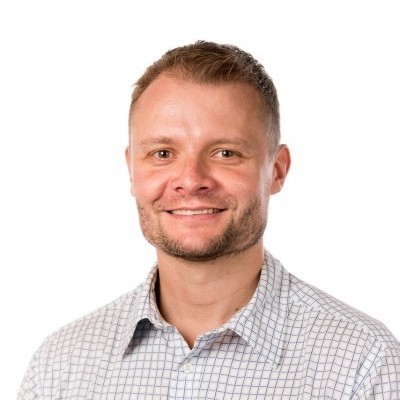 Dr James Fielding